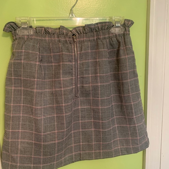 Skirt w Embroidery - Picture 2 of 2